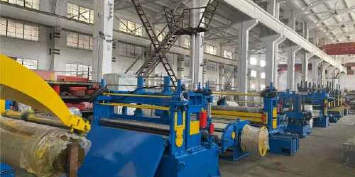 What are the qualifications and service capabilities of slitting line manufacturers?